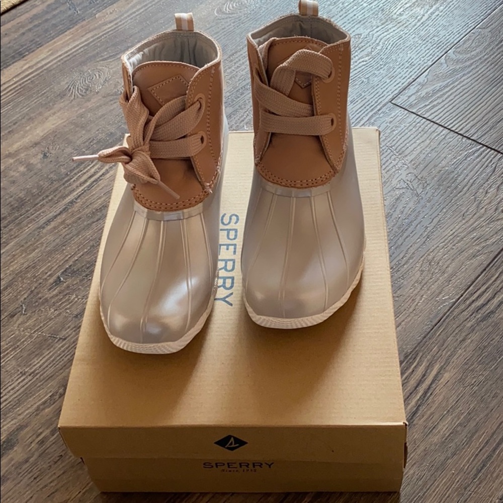 SPERRY BOOTS NEW